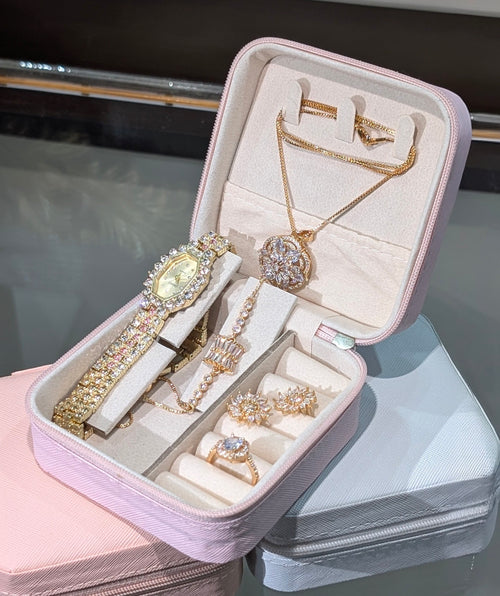 Luxury Women’s Jewelry Gift Set with Crystal Watch, Necklace & Rings – Elegant Gold-Tone Collection